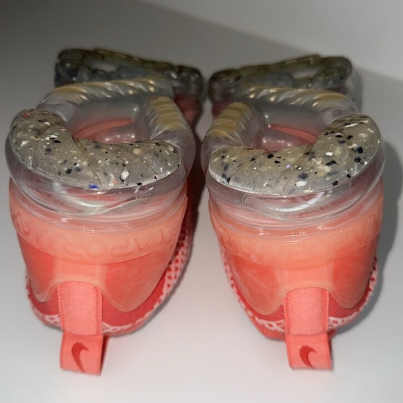 Nike Air Vapormax 2021 Flyknit red women’s size 7.5 - Picture 11 of 15